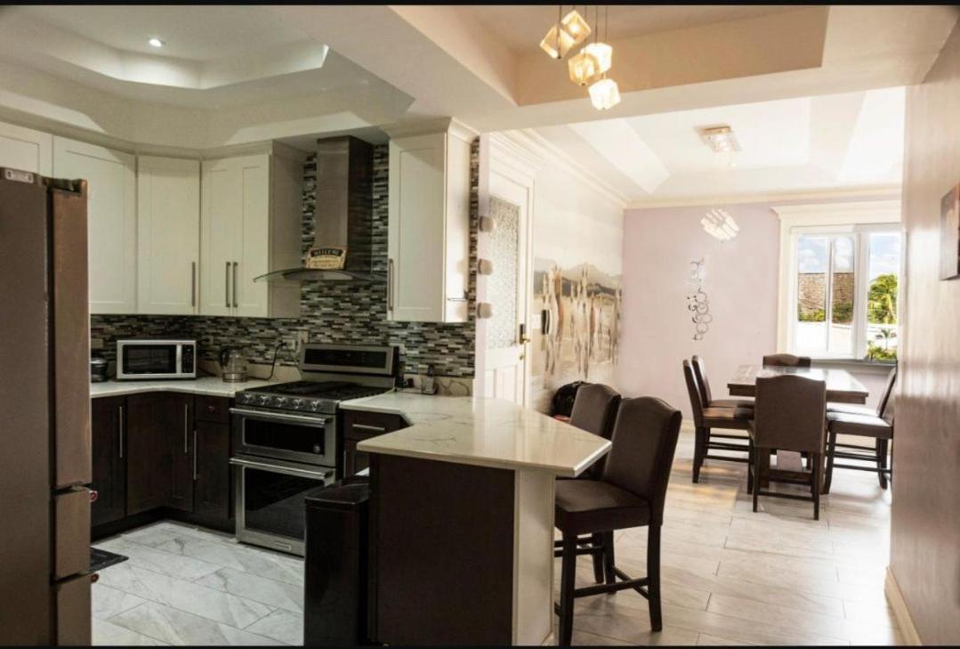 Finest Accommodation Riches Manor 1 Gladstone Drive Apt A2 Kgn 6 New Kgn Kingston Esterno foto