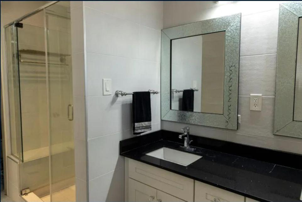Finest Accommodation Riches Manor 1 Gladstone Drive Apt A2 Kgn 6 New Kgn Kingston Esterno foto